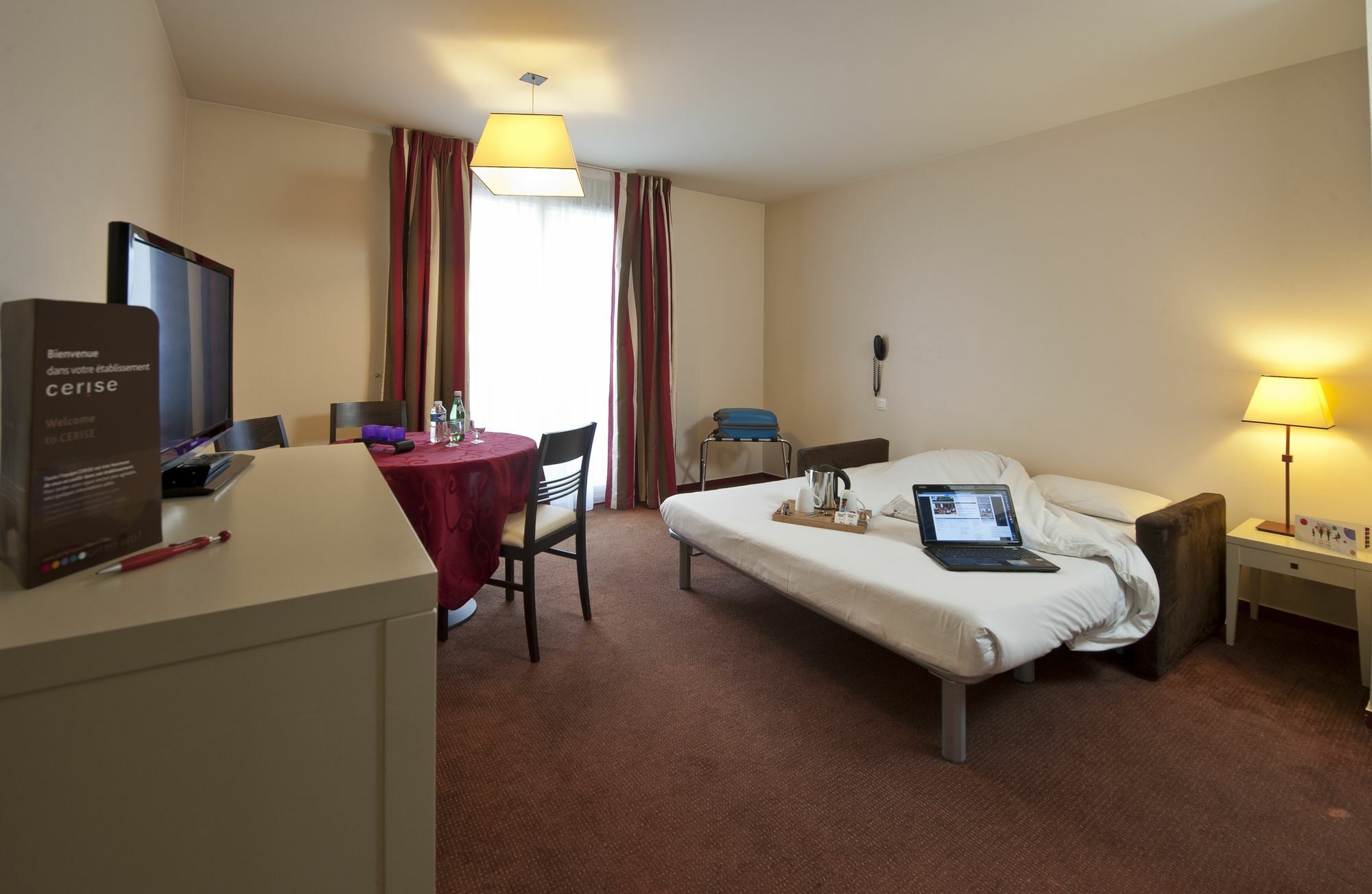Hotel Cerise Chatou Exteriér fotografie